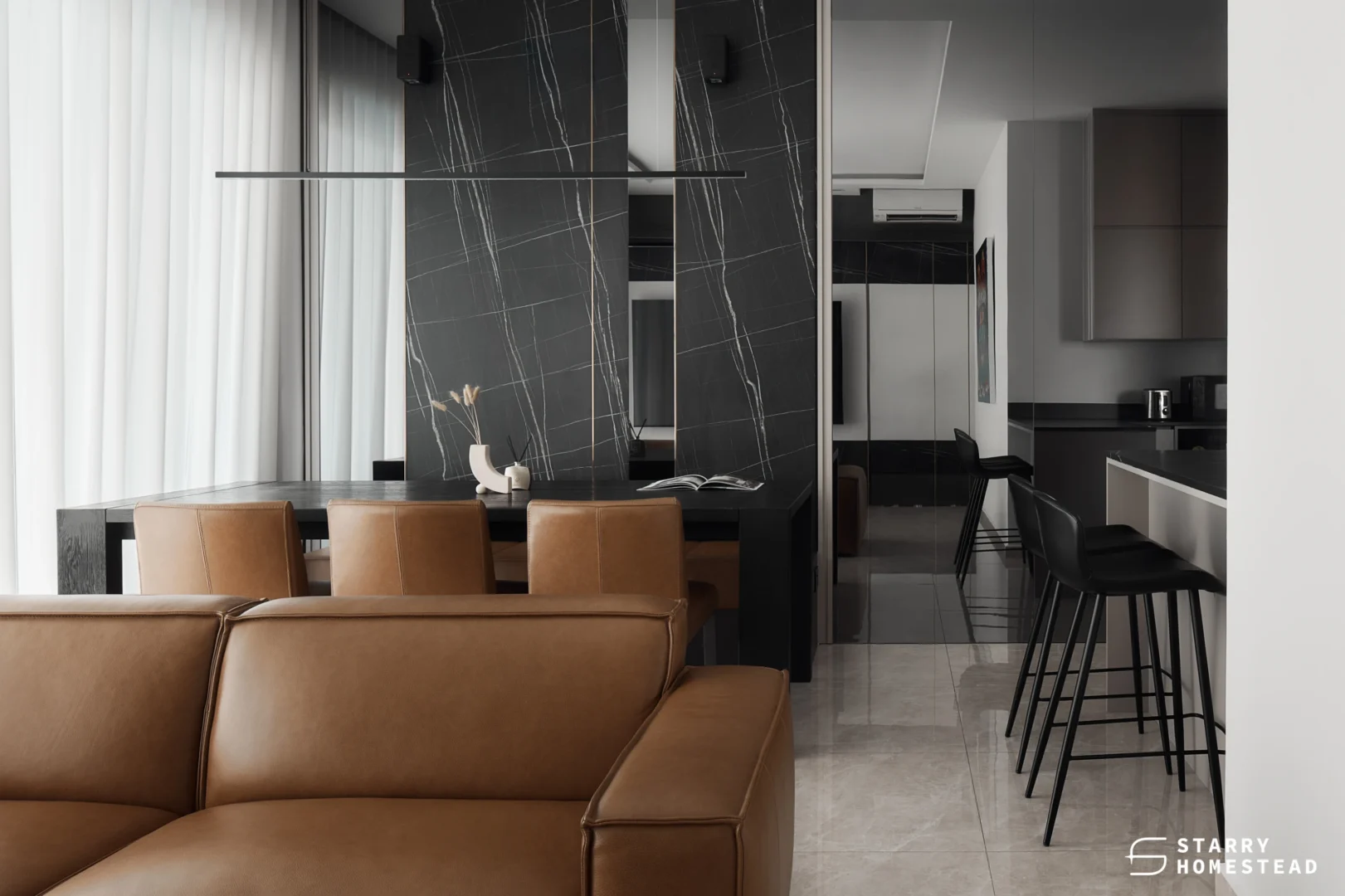 MIRROR FEATURE WALL IN CONTEMPORARY SINGAPORE DINING ROOM
