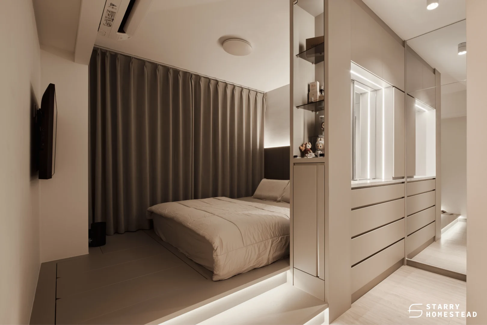 Ceiling to Floor Curtain