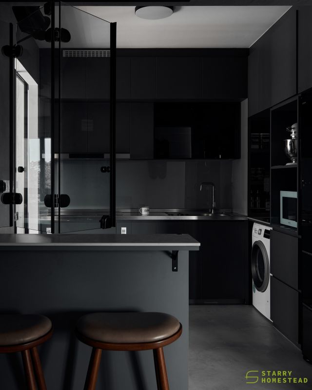 Transform your kitchen into a semi-open concept to enjoy the spaciousness and flexibility it provides.
-
Woodleigh Hillside // Industrial
Designer: Jing Yi
-
#singapore #renovation #interiordesign #bto #industrialdesign #industrial #sgid #kitchen