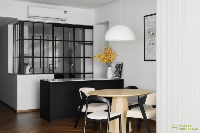 Love how the black frame door adds a touch of class, cohesion, and elegance.
-
Maplewoods // Modern French
Designer: Zi Nuo
-
#singapore #renovation #interiordesign #sgreno #sgid #sghome #hdb #bto #resale #condo #modern #french #livingroom #kitchen