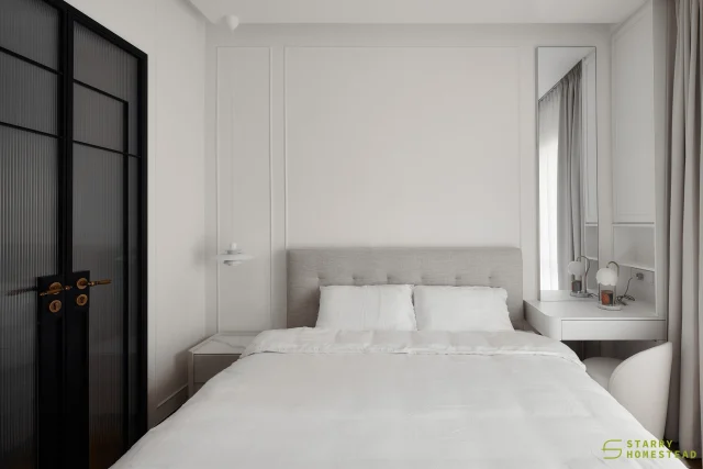 The vintage design on the wall, embraced by soft lighting, brings a refined aesthetic to the space.
-
Maplewoods // Modern French
Designer: Zi Nuo
-
#starryhomestead #singapore #renovation #interiordesign #qanvast #homematch #hometrust #sghomedecor #interiordesigninspo #sgreno #sgid #sghome #hdb #bto #resale #condo #modern #french #bedroom