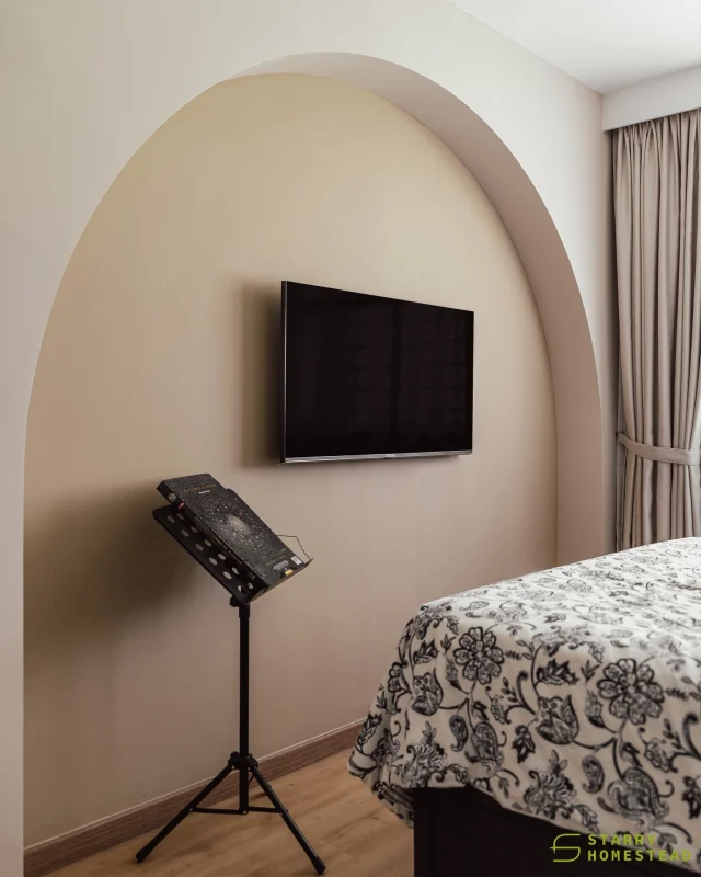 With minimal and soft design touches, the room feels perfectly set for a sweet dream.
-
Fernvale Vines // Scandinavian
Designer: Darren
-
#starryhomestead #singapore #renovation #interiordesign #qanvast #homematch #hometrust #sghomedecor #interiordesigninspo #sgreno #sgid #sghome #hdb #bto #condo #landed #commercial #scandinavian #modern #bedroom