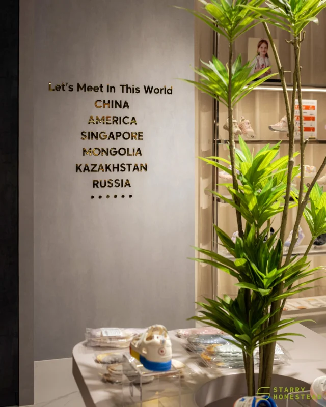 A touch of greenery brings a natural vibe to the space, with a welcoming feel that greets you instantly.
-
Raffles City - Retail // Modern
Designer: Rayson
-
#starryhomestead #singapore #renovation #interiordesign #qanvast #homematch #hometrust #sghomedecor #interiordesigninspo #sgreno #sgid #sghome #hdb #bto #condo #landed #commercial #retail #modern #luxury #scandinavian