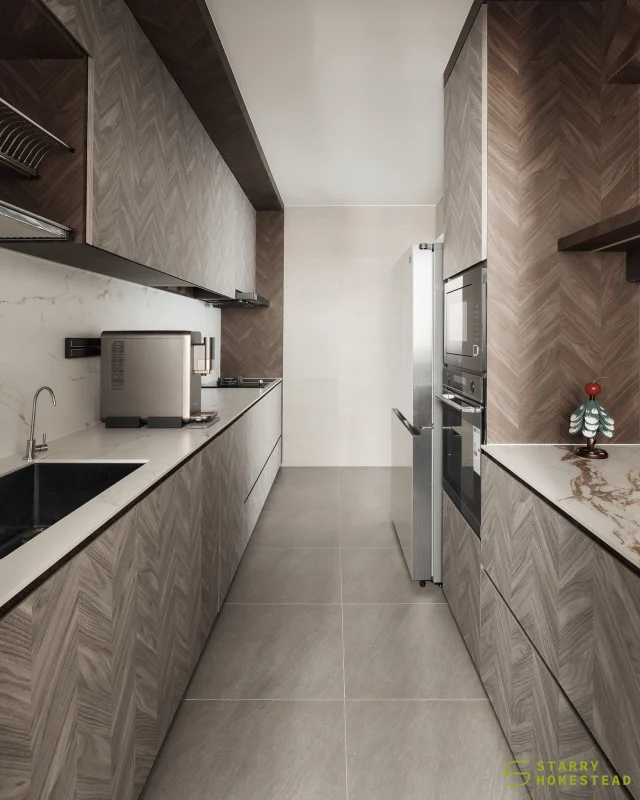 Why is a galley kitchen one of the most functional layouts? It offers proper ergonomics and a smooth workflow, making for a more enjoyable cooking experience.
-
Plantation Grove // Modern Minimalist
Designer: Yong Jun
-
#starryhomestead #singapore #renovation #interiordesign #qanvast #homematch #hometrust #sghomedecor #interiordesigninspo #sgreno #sgid #sghome #hdb #bto #condo #landed #modern #scandinavian #kitchen #galleykitchen