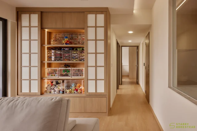 Inspired by shoji, a traditional Japanese architectural element, the sliding panels feature a wooden frame with translucent paper-style laminate.
-
Bellewaters // Japandi
Designer: Roy & Steven
-
#starryhomestead #singapore #renovation #interiordesign #qanvast #homematch #hometrust #sghomedecor #interiordesigninspo #sgreno #sgid #sghome #hdb #bto #condo #landed #commercial #modern #japandi #wabisabi #livingroom #cabinet #storage