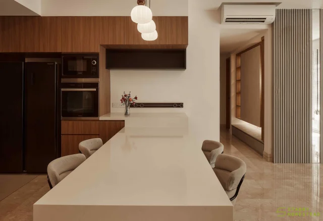 Bold wood meets bright white, this space feels warm and effortlessly chic.
-
The Tessarina // Japandi
Designer: Xiao Min
-
#starryhomestead #singapore #renovation #interiordesign #qanvast #homematch #hometrust #sghomedecor #interiordesigninspo #sgreno #sgid #sghome #hdb #bto #condo #landed #commercial #modern #japandi #wabisabi #livingroom #tvconsole
#tvwall