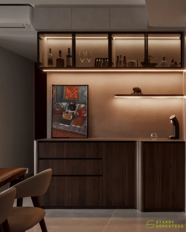 Calm wood, soft light, glass accents, and gentle curves — where warmth and style meet. 
-
Penrose // Modern Contemporary
Designer: Callie
-
#starryhomestead #singapore #renovation #interiordesign #qanvast #homematch #hometrust #sghomedecor #interiordesigninspo #sgreno #sgid #sghome #hdb #bto #condo #landed #commercial #modern #comtemporary #luxury #kitchen #pantry