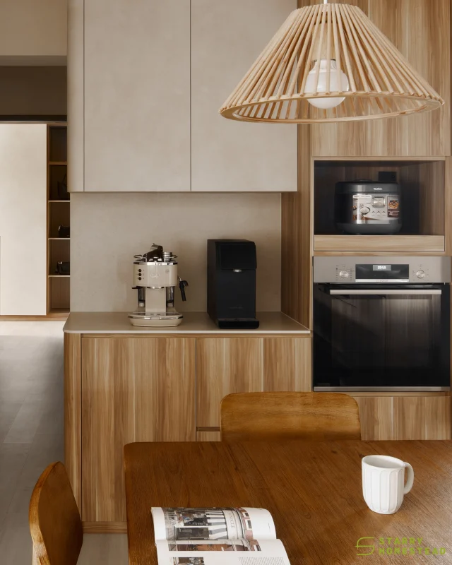 The texture of the wood adds a distinctive character to the kitchen. It becomes more than a food-prep area, it’s a functional, inviting space where everyday cooking truly happens.
-
ParkEdge @ Bidadari // Modern Japandi
Designer: Yan Li
-
#singapore #renovation #interiordesign #sgreno #sgid #sghome #hdb #bto #condo #landed #commercial #scandinavian #modern #japandi #minimalist #kitchen #openconceptkitchen #kitchenisland