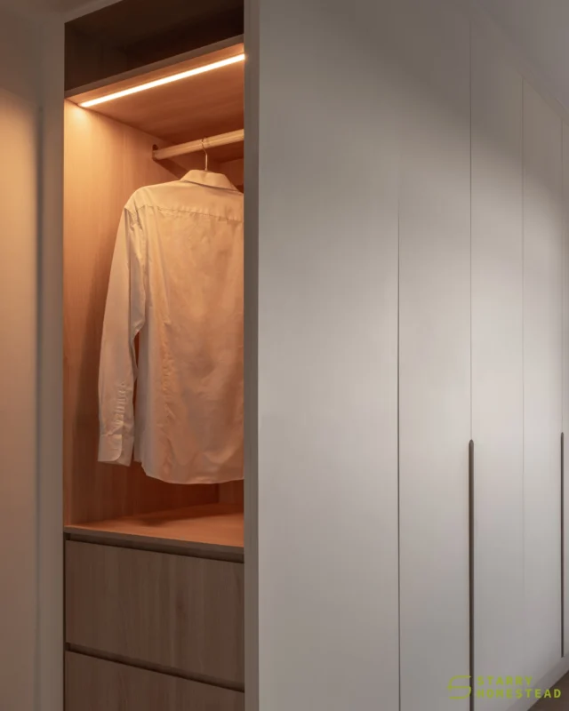 Space efficiency is key in a wardrobe. The upper and lower sections don’t just store clothes — they also hold wallets and daily essentials, keeping everything organised and ready for the day ahead.

Always leave a little area, so your mornings are calmer and your tomorrow well-prepared.
-
Yishun Ave 6 // Modern Scandinavian
Designer: Nixon
-
#starryhomestead #singapore #renovation #interiordesign #qanvast #homematch #hometrust #sghomedecor #interiordesigninspo #sgreno #sgid #sghome #hdb #bto #condo #landed #commercial #modern #comtemporary #scandinavian #dining #kitchen