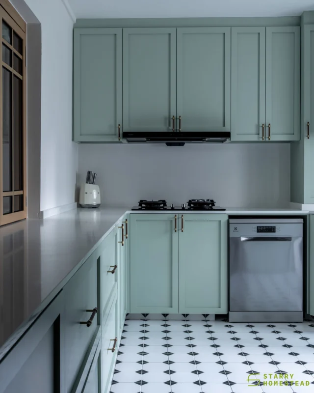 The kitchen interior embraces a Modern Farmhouse aesthetic featuring sage green cabinetry and classic shaker-style doors for a touch of organic warmth. 

This rustic charm is grounded by a bold black and white chequered floor, creating a graphic contemporary contrast that perfectly bridges minimalist simplicity with farmhouse character.
-
Jurong West St 42 // Modern Farmhouse
Designer: Darren & Jeffery
-
#starryhomestead #singapore #renovation #interiordesign #qanvast #homematch #hometrust #sghomedecor #singaporeinteriordesign #interiordesigninspo #sginterior #sgreno #sgid #sghome #hdbdesign #btodesign #condodesign #landed #commercial #modern #comtemporary #scandinavian #muji #japandi #farmhouse