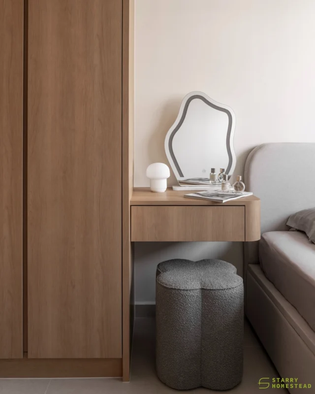 A simple built-in vanity that doubles as a bedside table, proving that even the smallest corners deserve thoughtful design. Its softly curved edges not only create a gentler, more inviting look but also add a touch of safety to the space.
-
MacPherson Blossom // Japandi
Designer: Nelson
-
#starryhomestead #singapore #renovation #interiordesign #qanvast #homematch #hometrust #homedecor #interiors #interiorinspo #interiordesigninspo #renovationinspo #sginteriordesign #sgrenovation #interior #design #singaporehomes #sghome #hdb #bto #scandinavian #japandi #bedroom #dresser